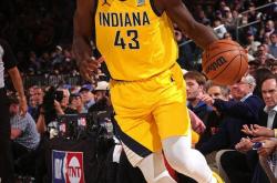 爱游戏官网 西亚卡姆在曼联比赛中挺进下一轮，战术调整引发热议！